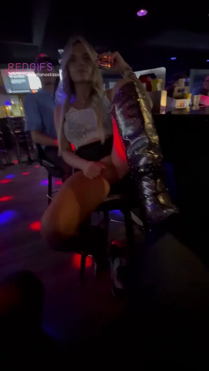 Love playing with myself in public bars