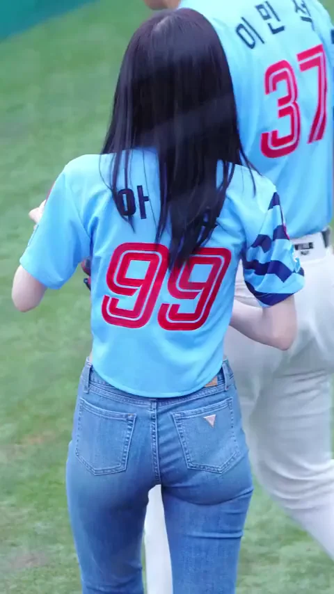 Arin's Tight Kpop Ass Tease in Jeans 💦🍑⚾