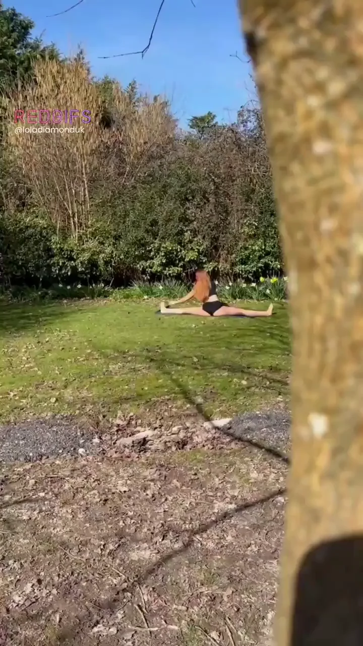 [oc] LolaDiamondUK - Park Yoga