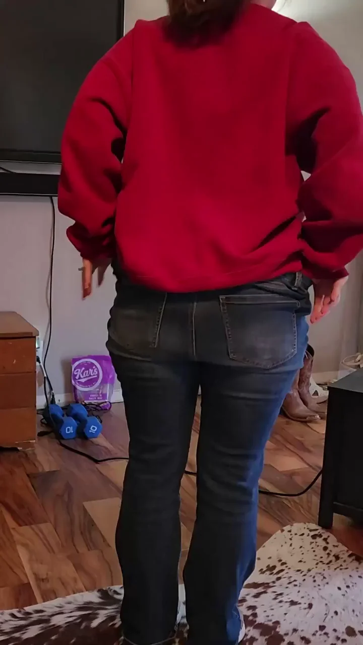 47yo MILF Mom's Juicy Ass Tease After Work 🔥🍑