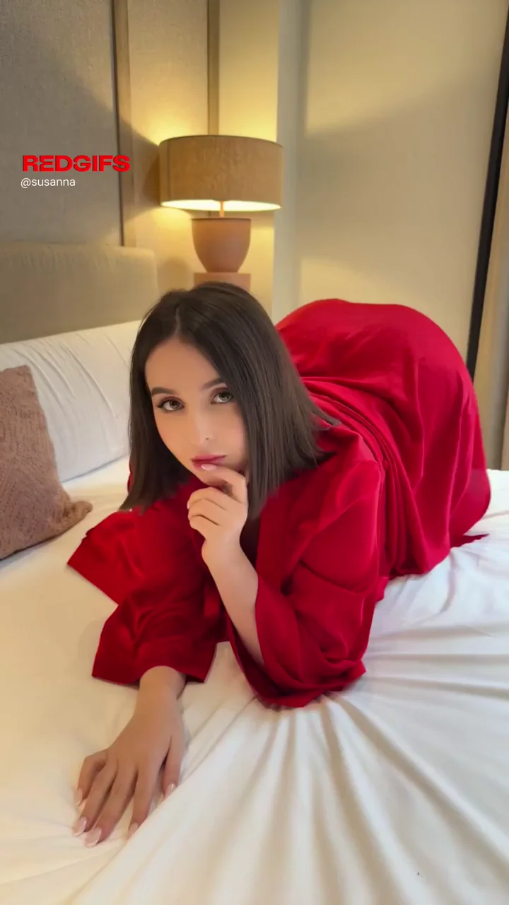🔥 Slimthick Latina Tease: Waiting for Your Cock Behind My Juicy Ass 😈