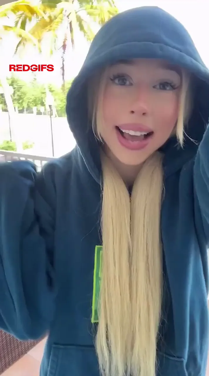 Public TikTok Tease: Hoodie Hottie Flashes Perky Tits Outdoors 🤭