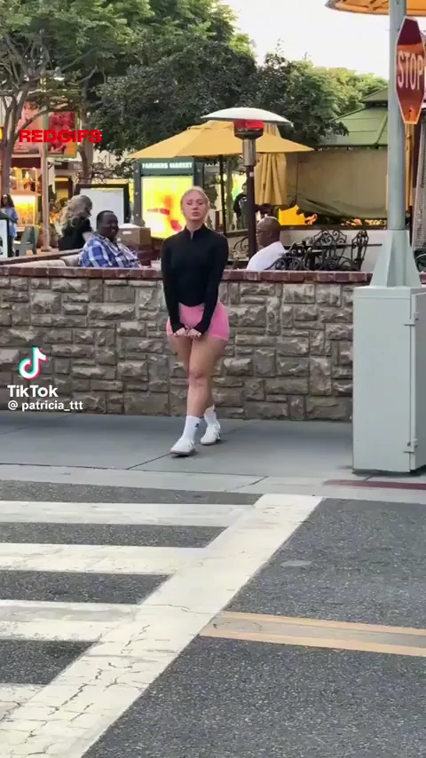 Walking by🍑🥵