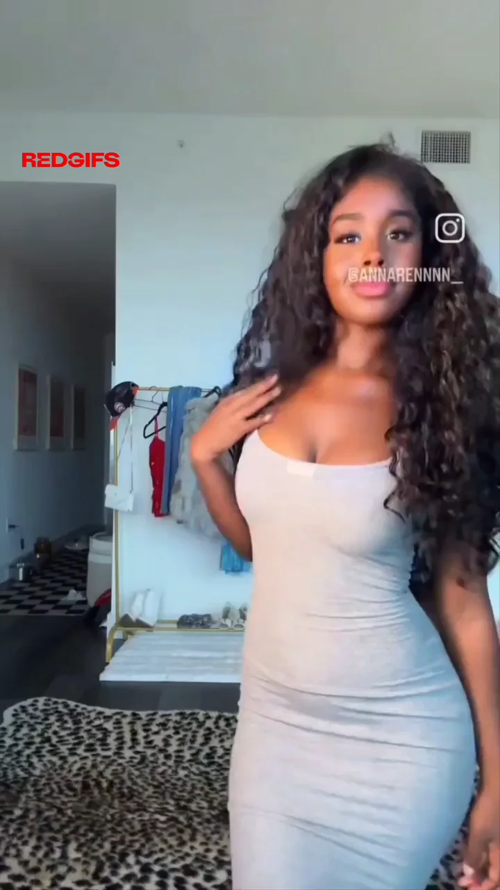 Anna's Thicc Tits & Juicy Ass Tease 🔥🍑