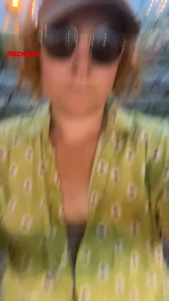Titties out at the train station 😘