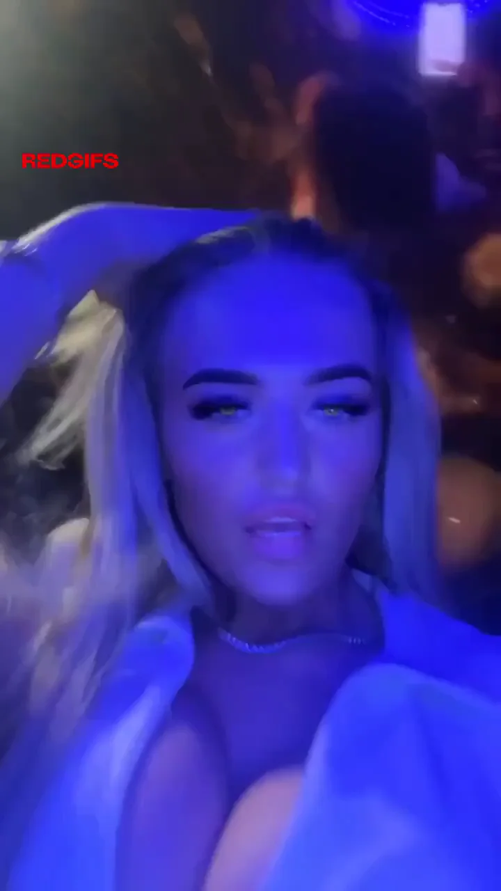 Blonde Babes Kissing & Teasing 🔥👩‍❤️‍💋‍👩