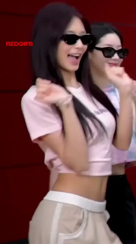 TWICE - Tzuyu &amp; Chaeyoung