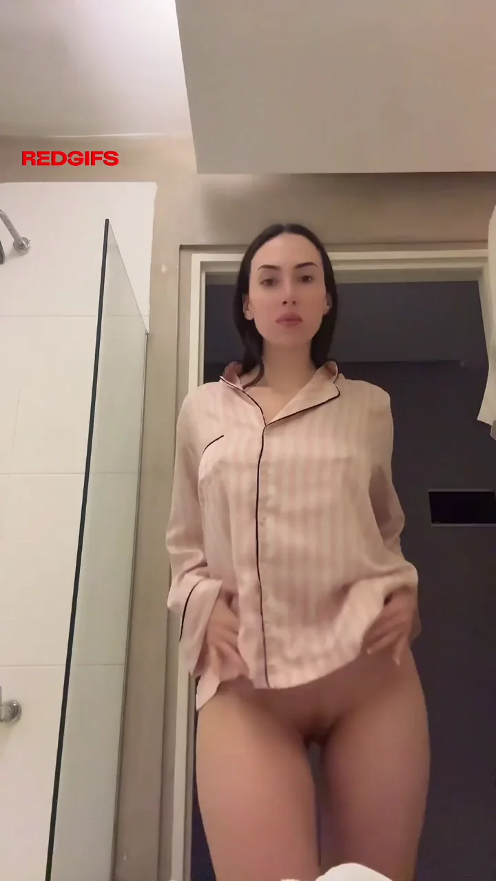 Perfect Slutty Body Tease: Amateur Teen's Thicc Curves Dripping Hot