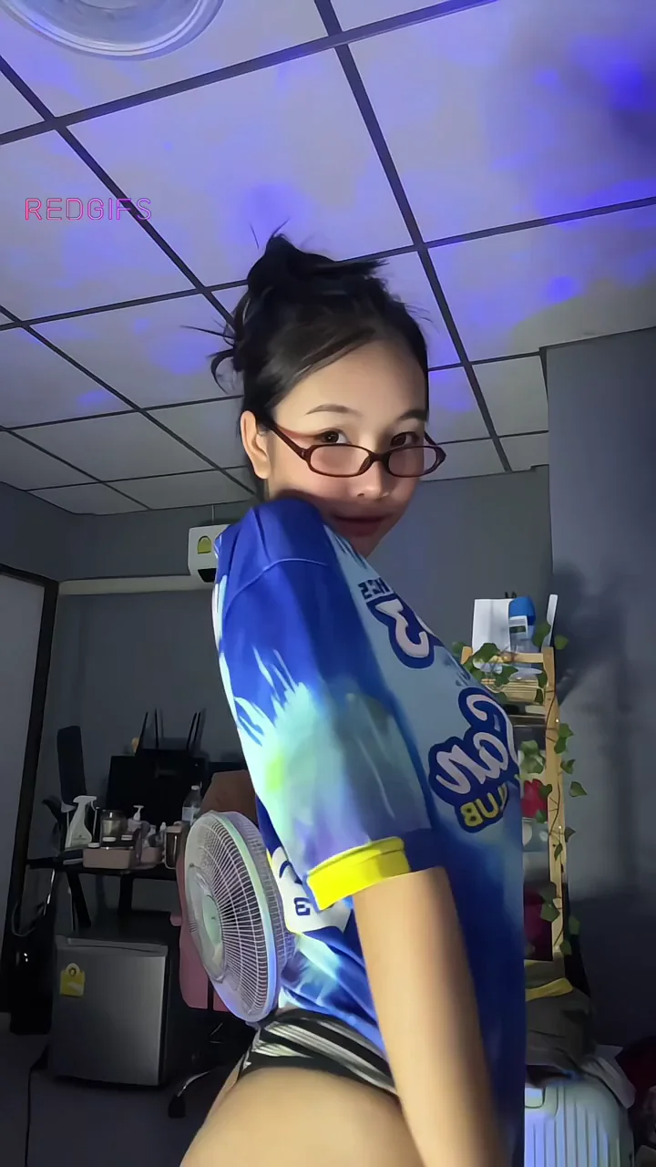 Who can cover my face and tits with cum?