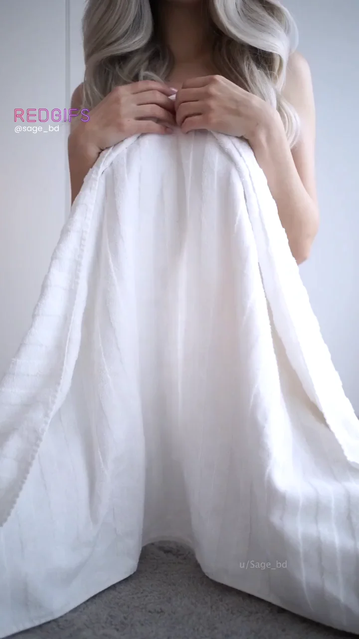 Fresh Shower Slut Drops Towel & Spreads Dripping Petite Pussy
