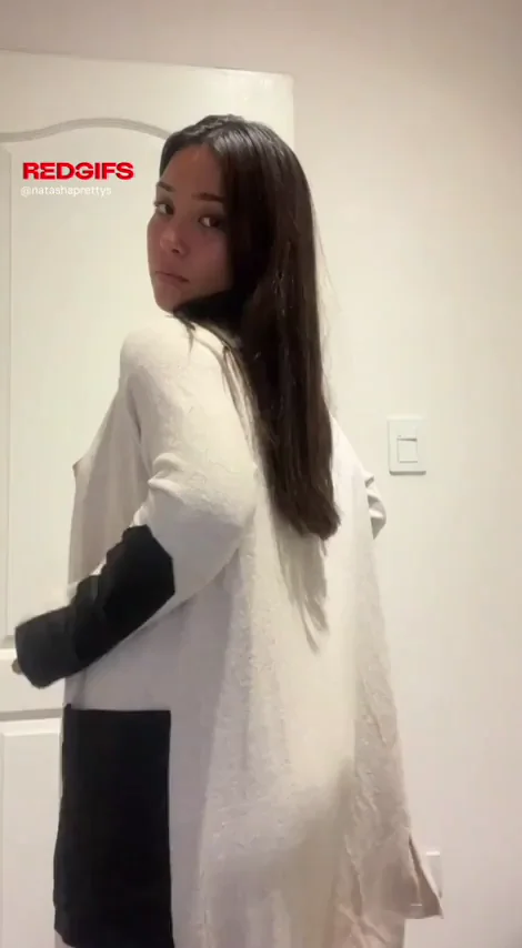 Cute Asian Teen Wilding Out with Juicy Ass Tease