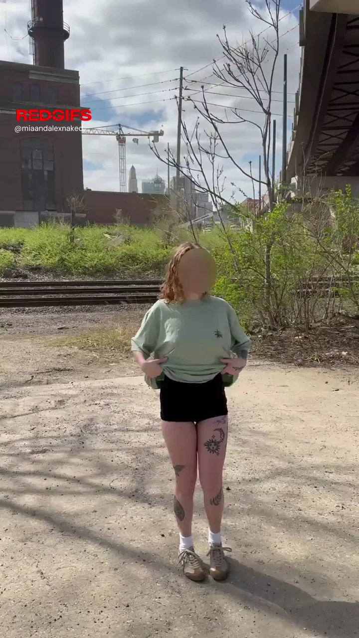 i love flashing with a view