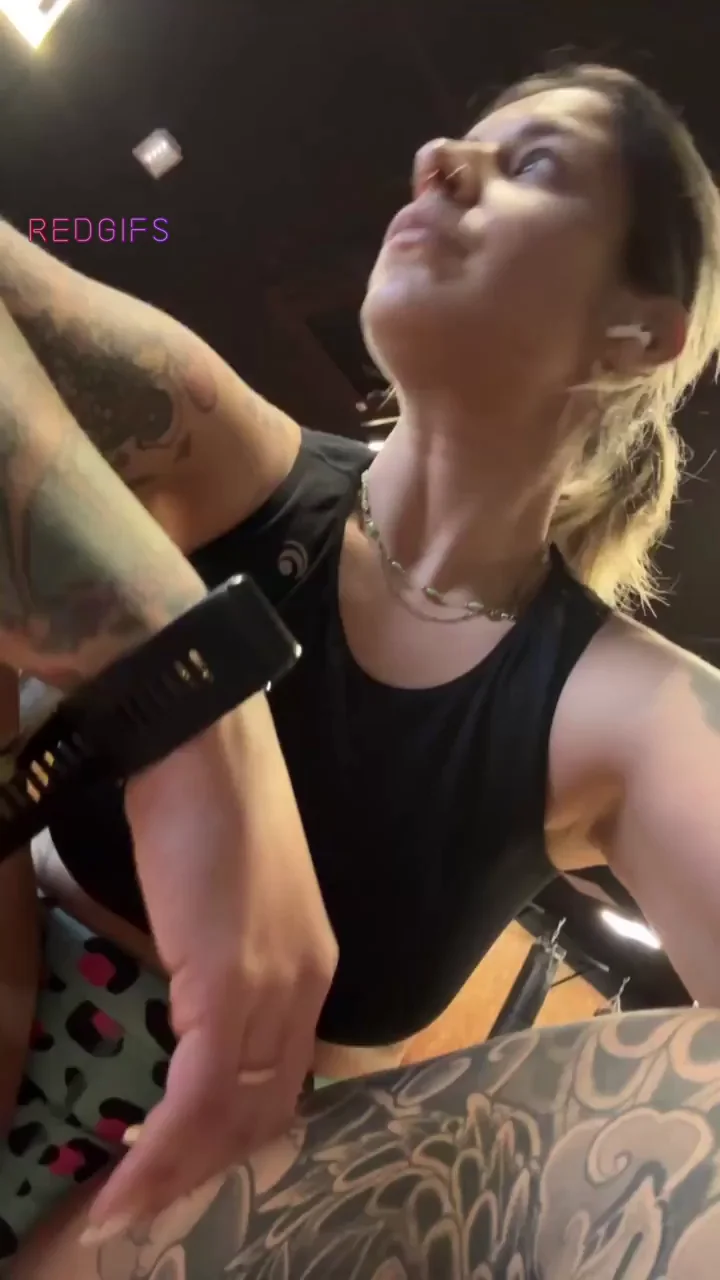 Stressed Hottie’s Gym Wardrobe Malfunction 😏💦
