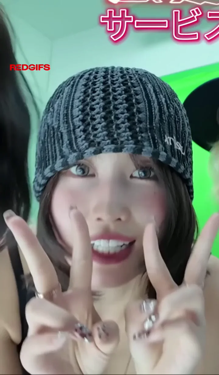 TWICE - Momo