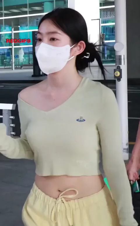 Irene Red Velvet's Slutty Airport Tease 😍💦 Kpop Fap Fuel