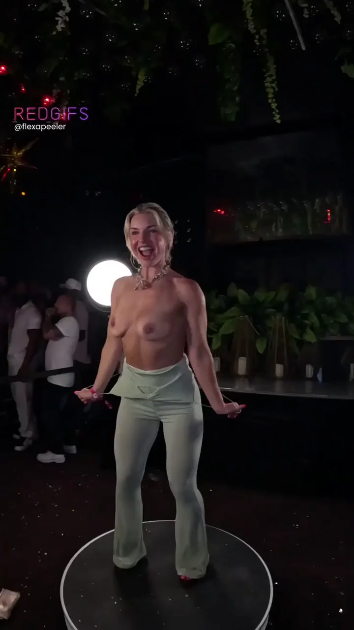 360° Titties: Exhibitionist Babe's Public Nipple Bounce Fest