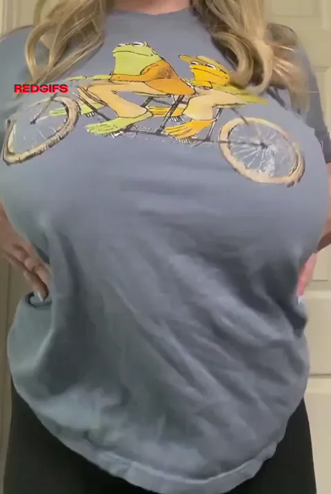 A boobie painting [drop]
