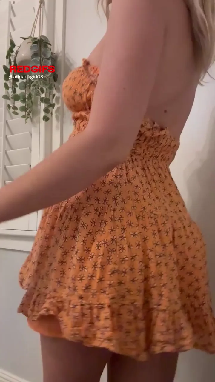 Sundress Tease: Flashing That Juicy Amateur Ass