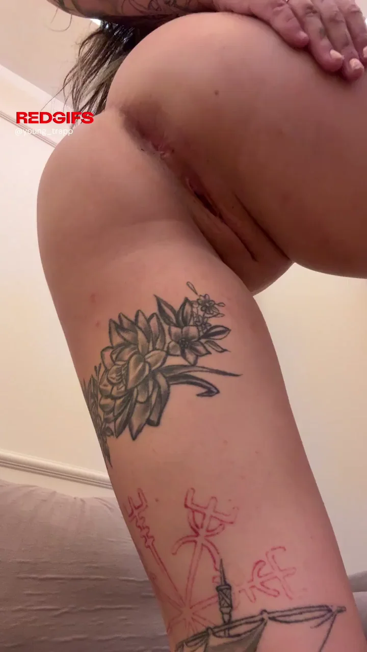 Amateur Big Tit Slut Spreads Wide for Asshole Tasting