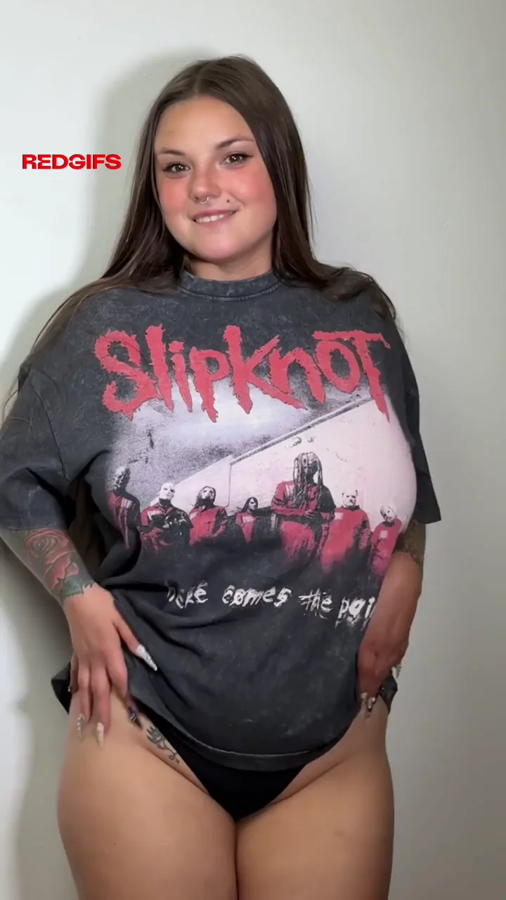Oversized clothes and curvy girls, name a better combo