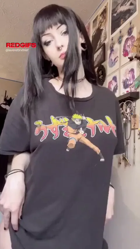 Goth girls love naruto :3