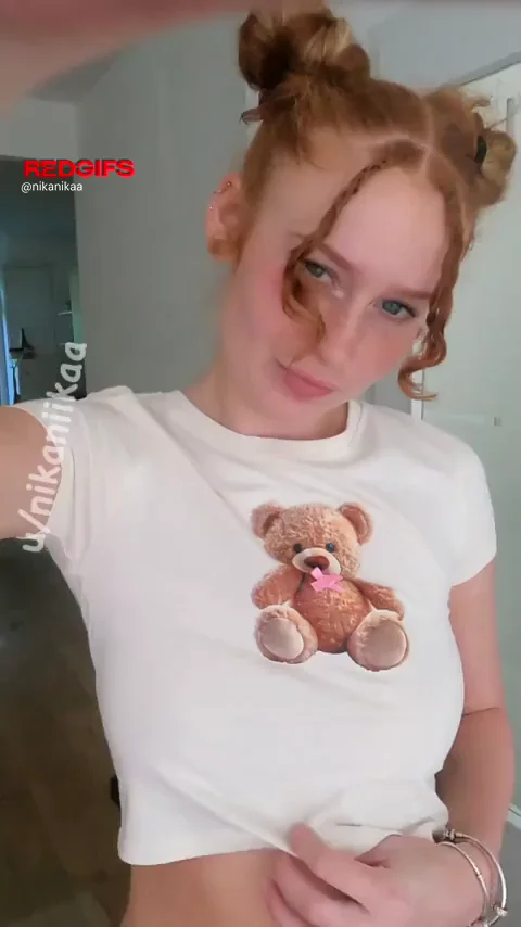 Freshly Waxed Pussy Tease 😘💋 Fresh Wax Pain Needs Simp Kisses 🐻