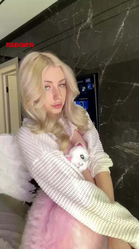 Wanna Pound This Cute Egirl in Her Fluffy Pink Angel Fit?