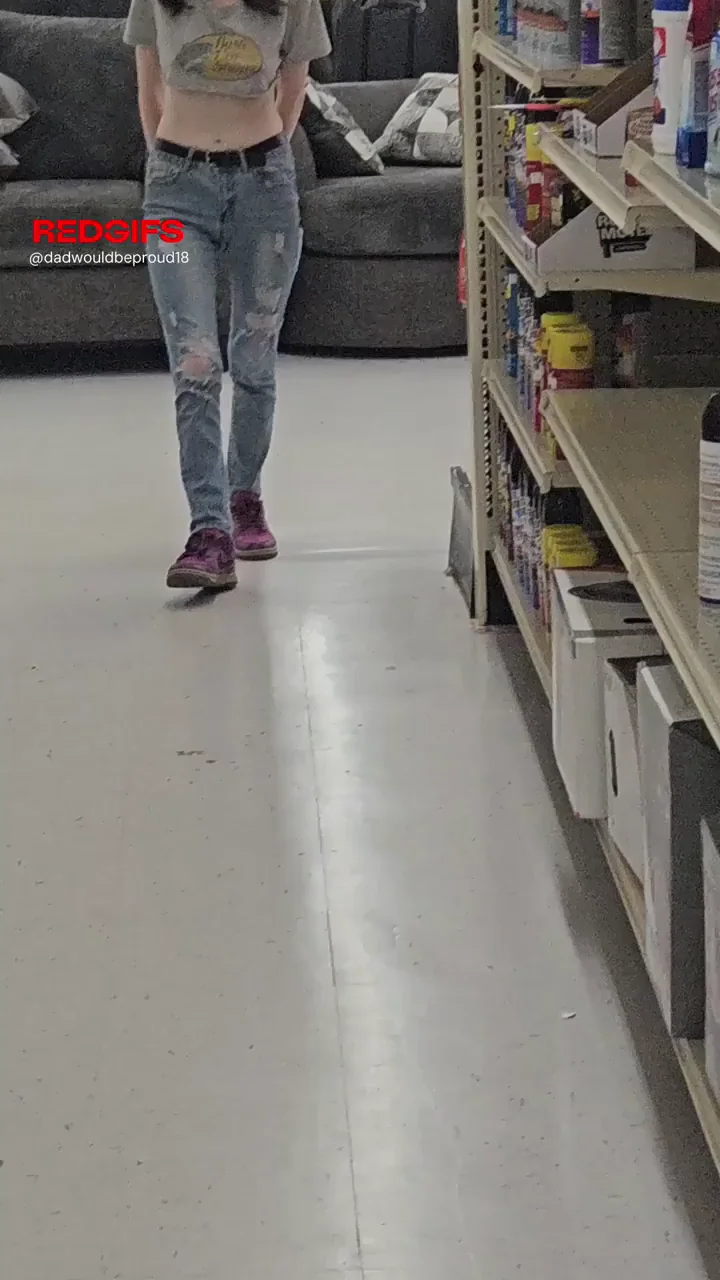 Petite Slut's First Store Titty Flash 🫣🍒