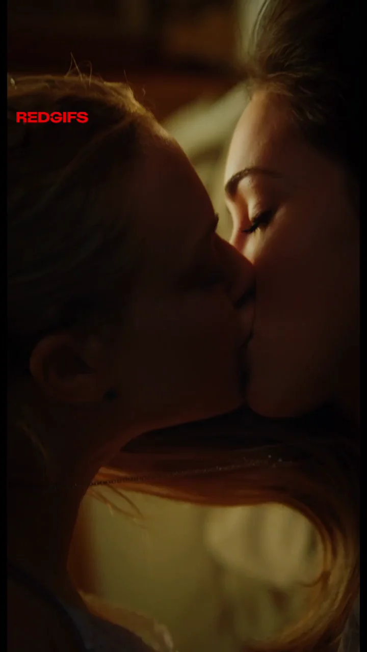 Megan Fox & Amanda Seyfried Steamy Lesbian Makeout 💋🔥 4K Slow Mo