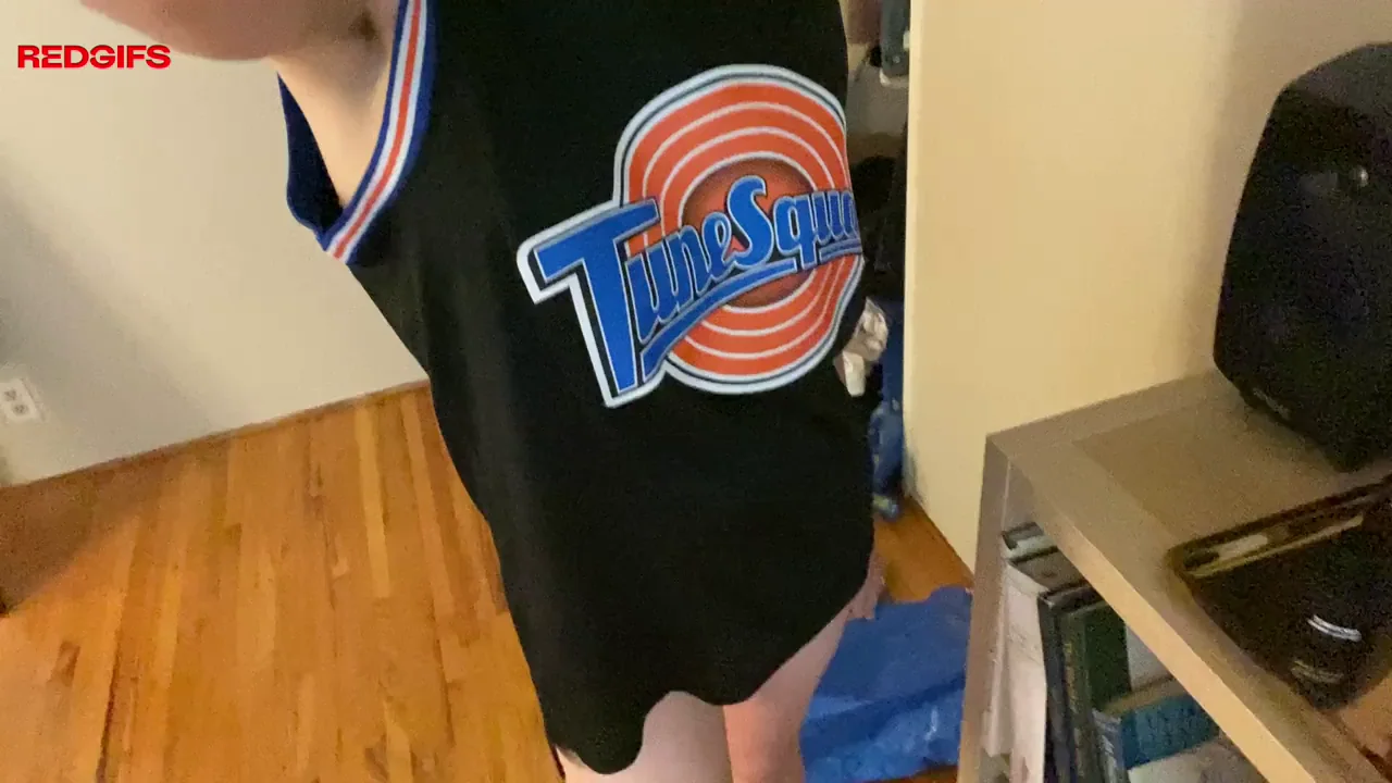micheal jordan with a pussy or lola bunny with a cock?