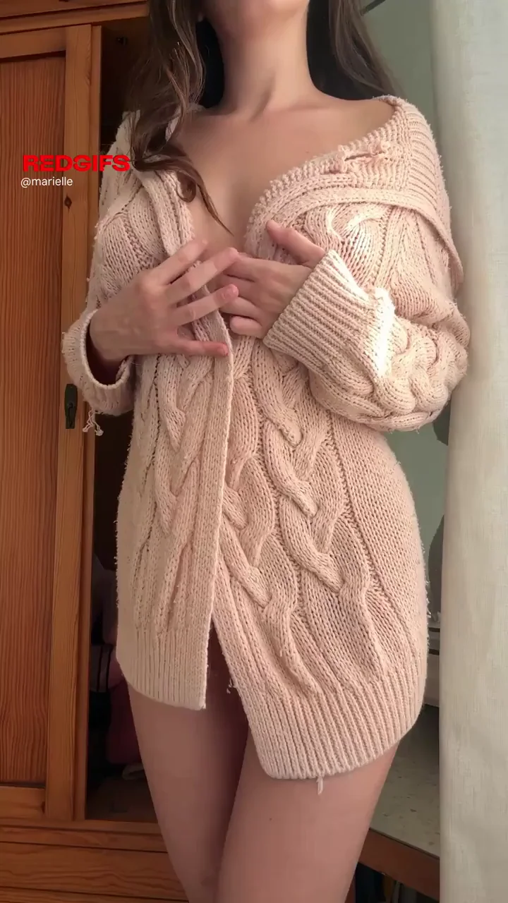 Morning Nude Tease: Big Tits Brunette Flashes Pussy 😍🔥
