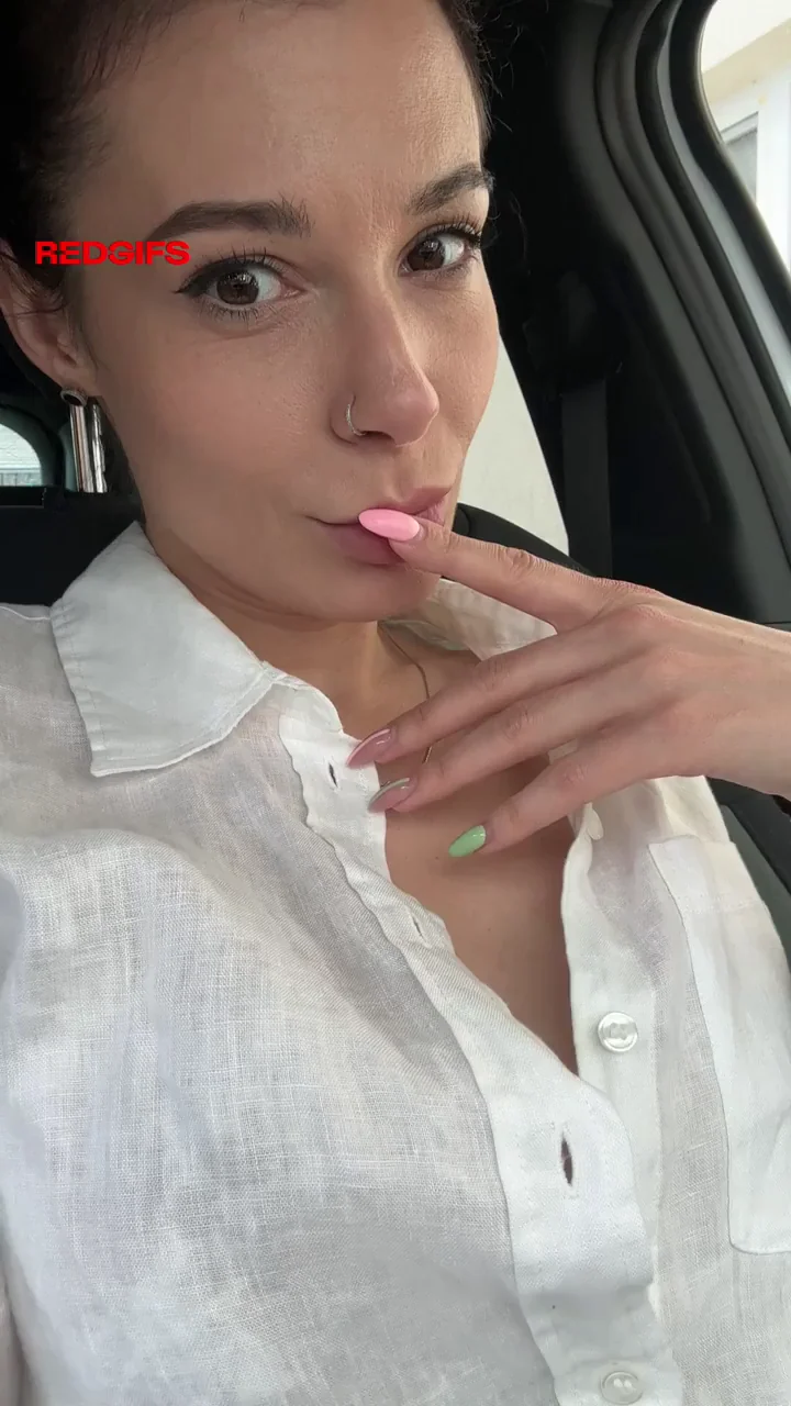 I reveal my pierced nipples in the car
