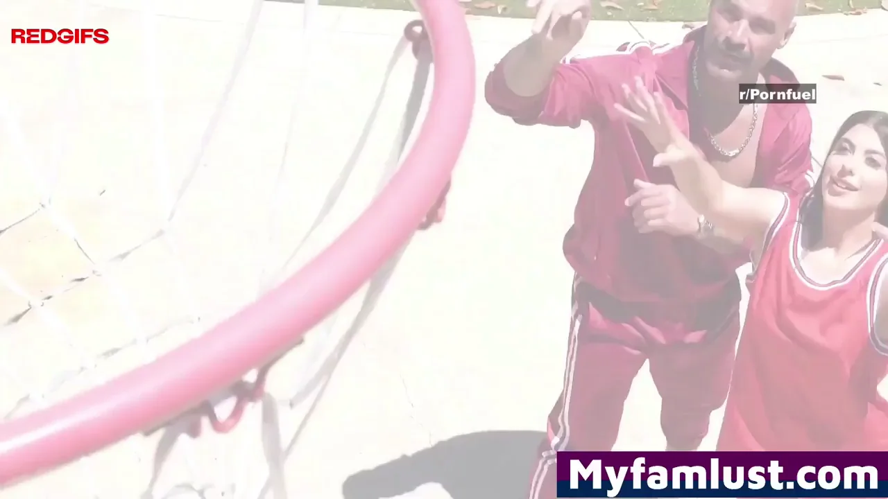 Step-Dad Delivers His Big Cock to Horny Step-Daughter! 🍆💦