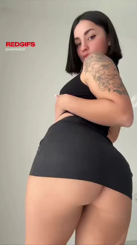 Look how well this tight skirt fits me
