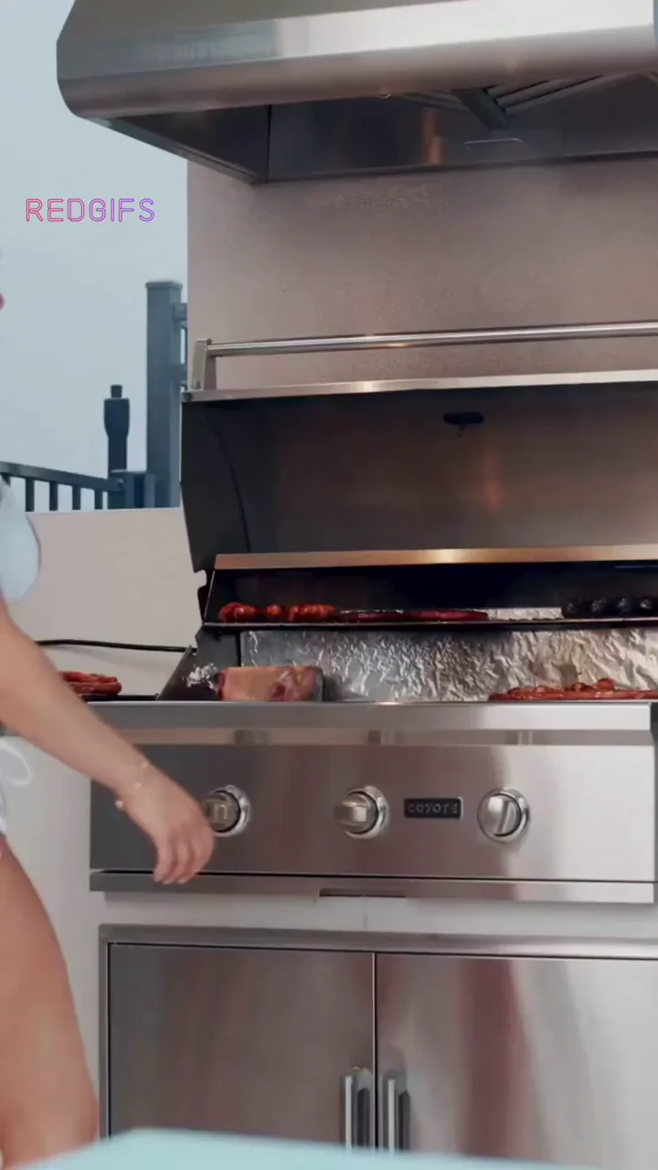 TikTok Thot Grillin' Ass: BBQ Booty Tease