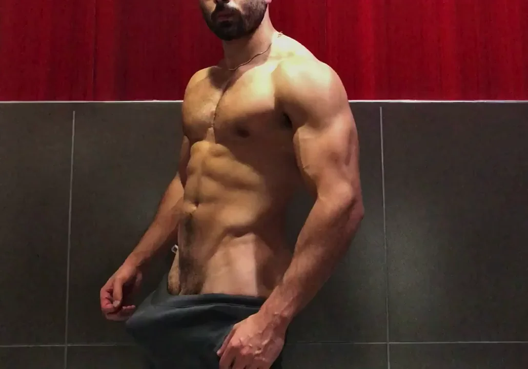 Muscular Bearded Hunk Teases Huge Hanging Cock in Locker Room 💪🍆🔥