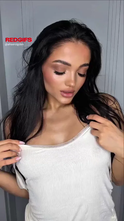 Perfect Perky Boob Reveal Drop 😍💦