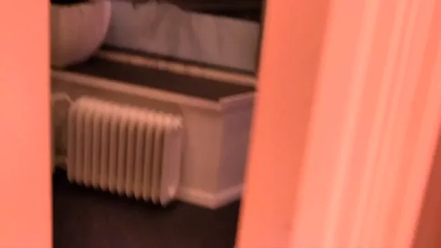 i went to a solarium and left the door open while i... well... touched myself on the tanning bed ? i was so paranoid and thought i hear steps all the time?[F][GIF]