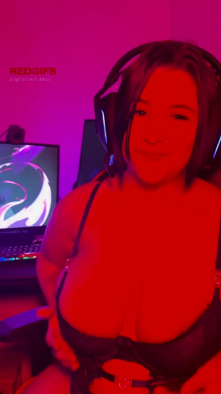 220lbs gamer girl waiting for my lobby invite
