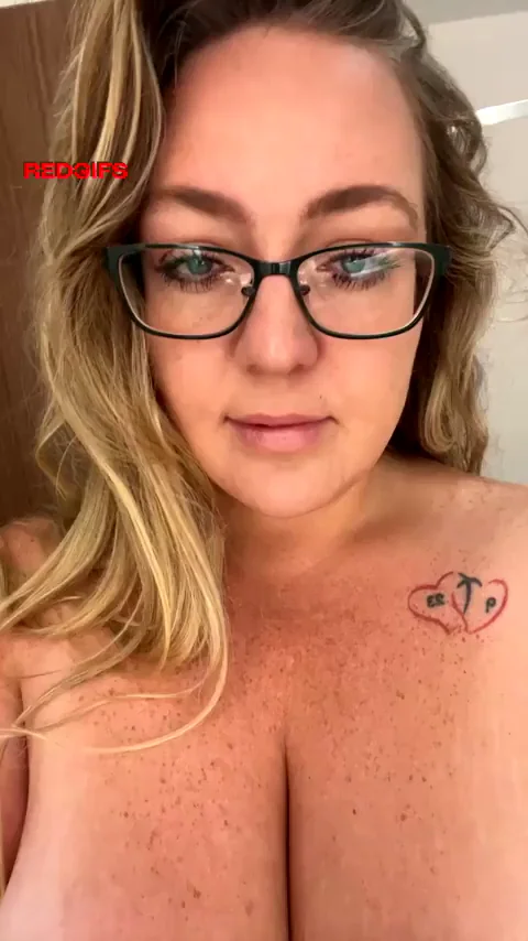 Tan lines go crazy on these big titties