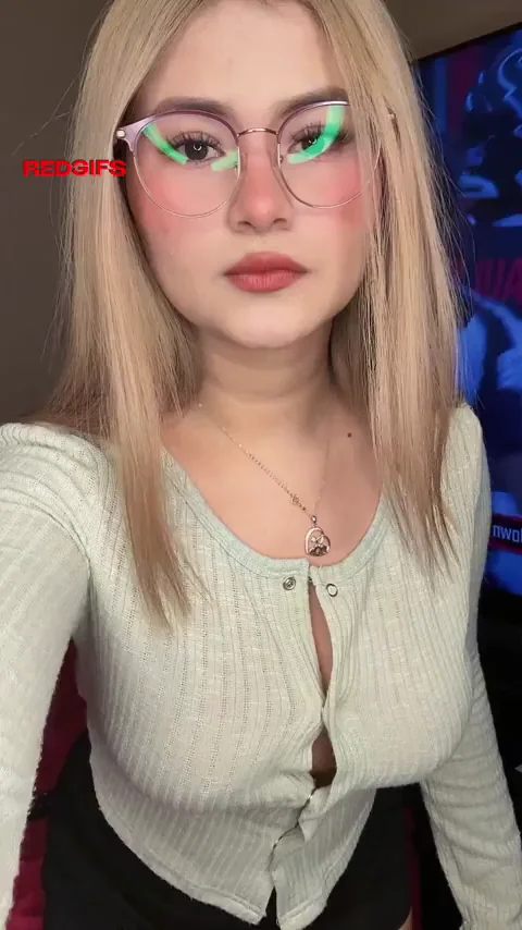 Daddy's Young Pussy Begs to Cum Hard