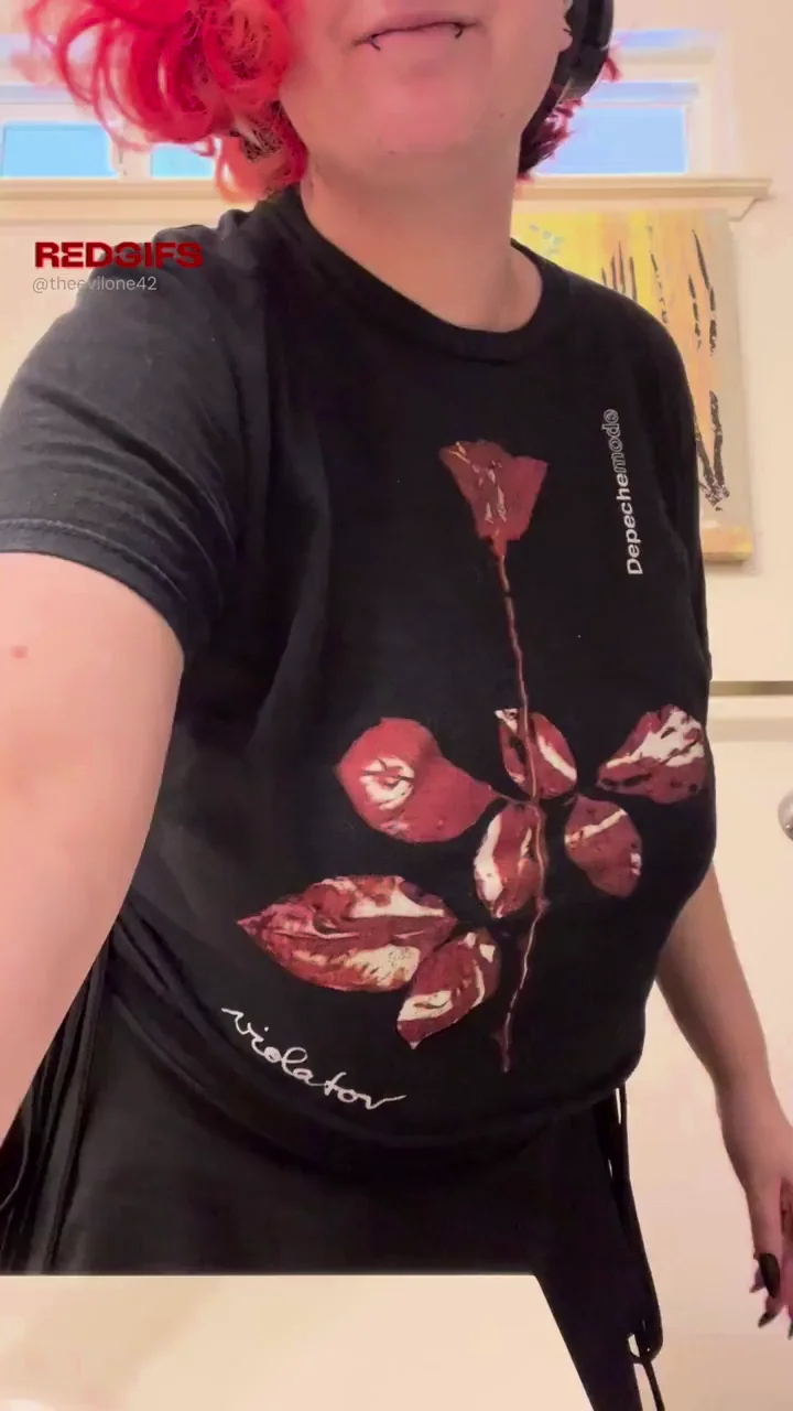 I love a good titty reveal!