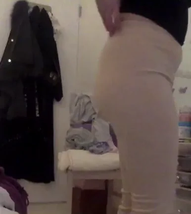Flat Side, Fat Back: Leggings Tease That Booty Illusion [20F]