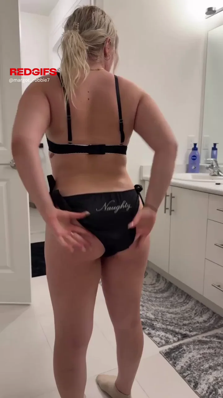 Blonde Teen Tease Flexes Her Thick Bubble Butt in Satin Panties 😈🍑