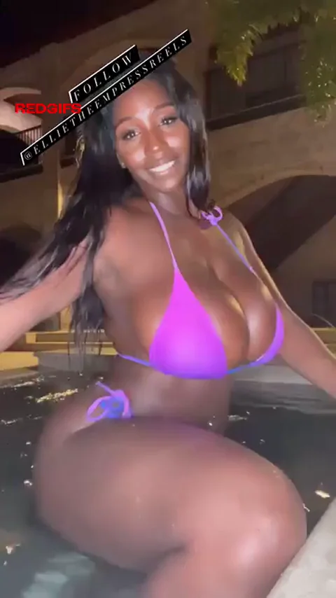 Ellie l'Impératrice, elle est canon 🍒 😮‍💨🍑