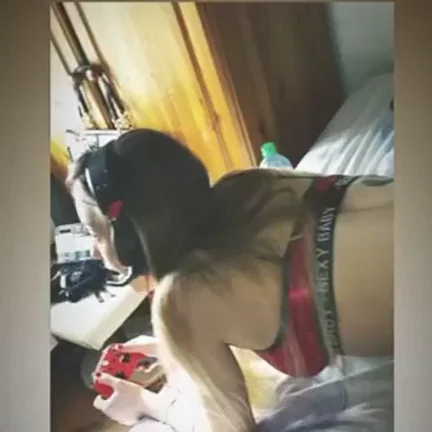Gamer girl solo content and couple content link in my bio ???