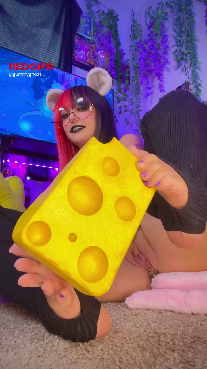 Goth Kitty Teases with Cheese or Her Yummy Soles? 🧀😻👣