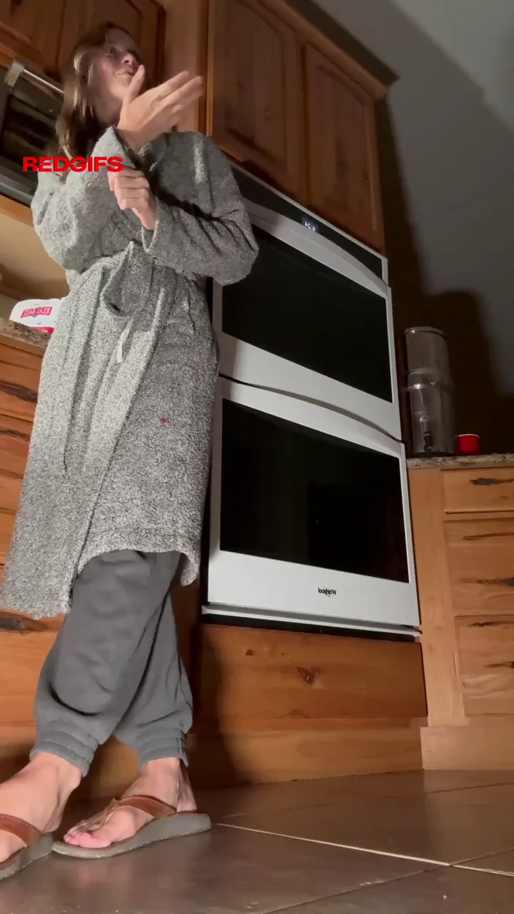 CFNM Kitchen Tease: She Orders Strip, Grabs That Thick Cock
