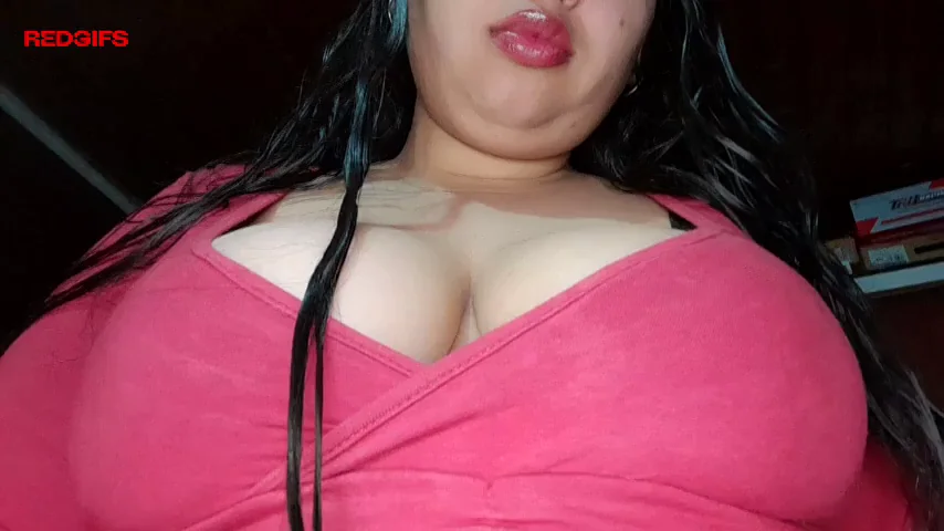 To close out the weekend, do you fancy my huge natural tits?🫦