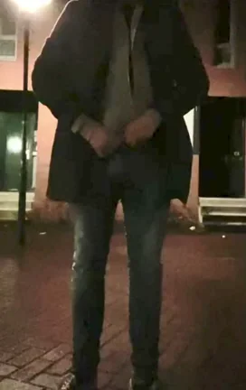First Time Mooning My Bare Ass in Public 😈🍑
